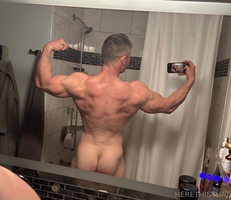 Naakte gelekte OnlyFans-foto van Herethisthat