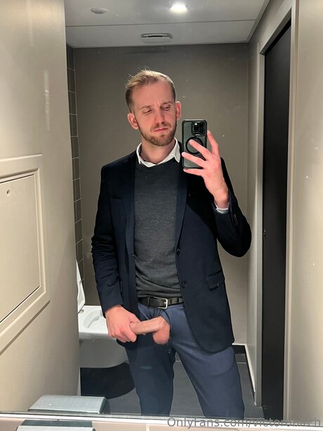 Naakte gelekte OnlyFans-foto van Victorobitch