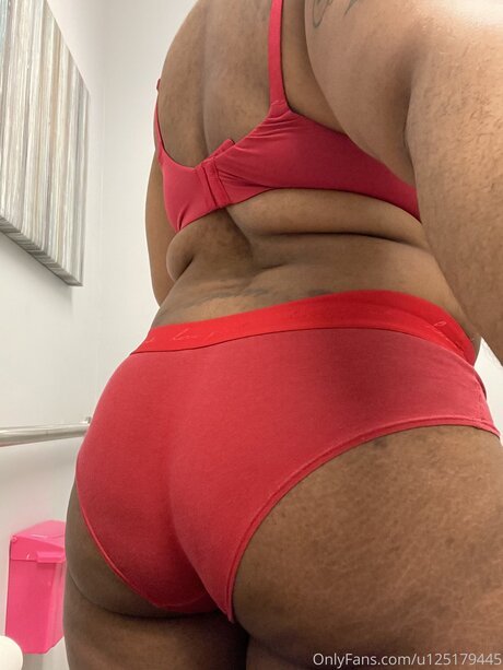 Naakte gelekte OnlyFans-foto van U125179445