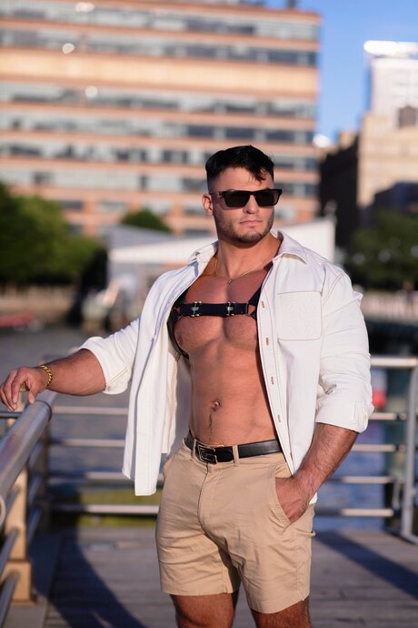Naakte gelekte OnlyFans-foto van Axelrockham