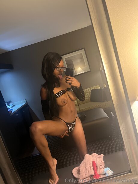 Naakte gelekte OnlyFans-foto van Prettiesstbody