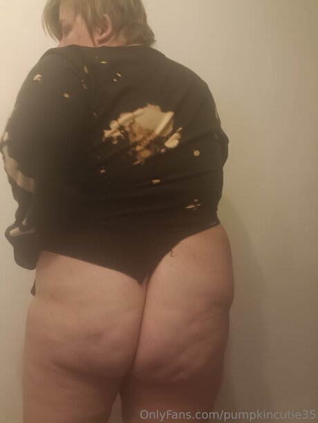 Naakte gelekte OnlyFans-foto van Pumpkincutie35