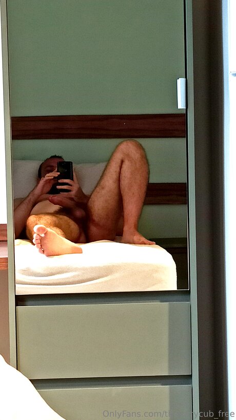 Naakte gelekte OnlyFans-foto van Thefurrycub Free