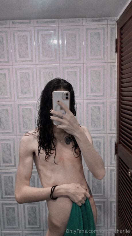 Naakte gelekte OnlyFans-foto van Lulobycharlie
