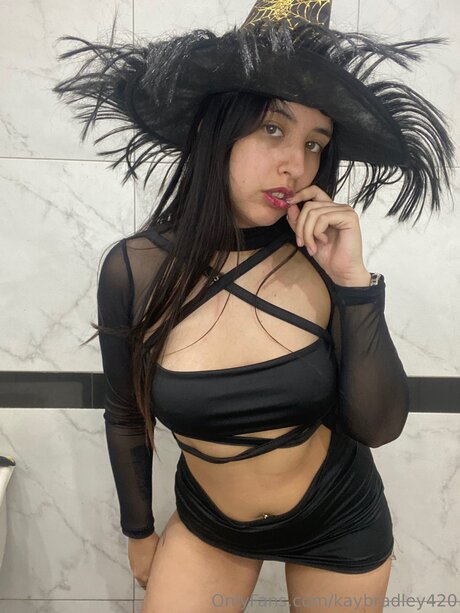 Naakte gelekte OnlyFans-foto van Kaybradley420