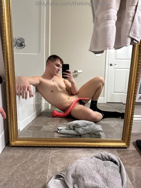 Naakte gelekte OnlyFans-foto van Thekingwade