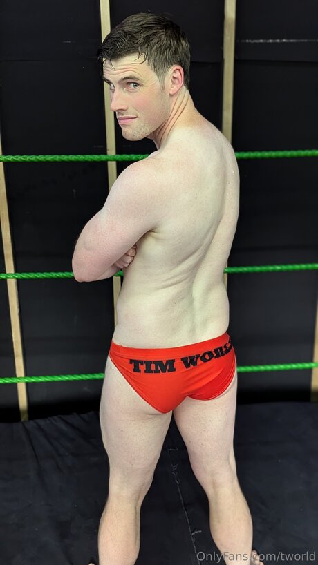 Naakte gelekte OnlyFans-foto van Tworld