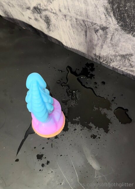 Naakte gelekte OnlyFans-foto van Softgothglitter