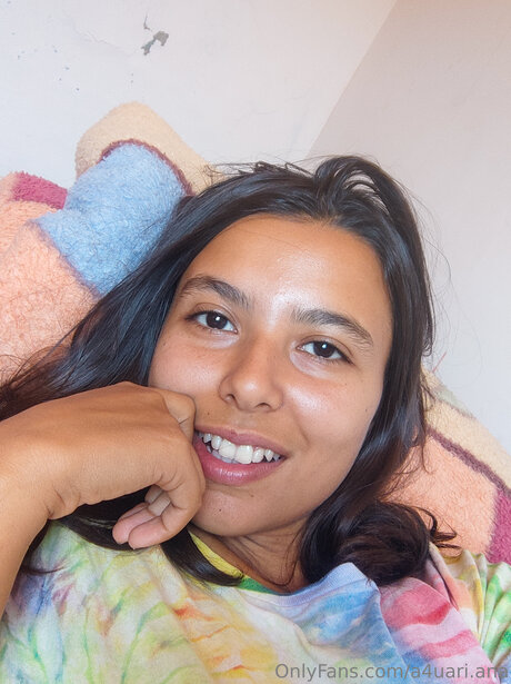 Naakte gelekte OnlyFans-foto van A4uari Ana