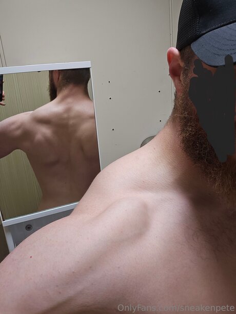Naakte gelekte OnlyFans-foto van Sneakenpete