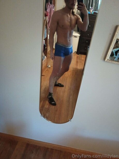 Naakte gelekte OnlyFans-foto van Illdylan