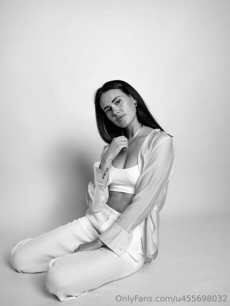 Naakte gelekte OnlyFans-foto van Asmrwitholivia