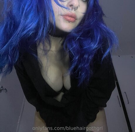 Bluehairgothgrl