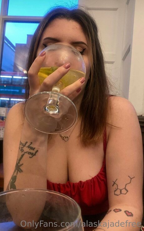 Naakte gelekte OnlyFans-foto van Alaskajadefree