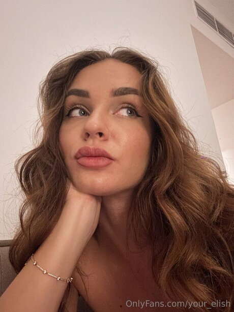 Naakte gelekte OnlyFans-foto van Your Elish