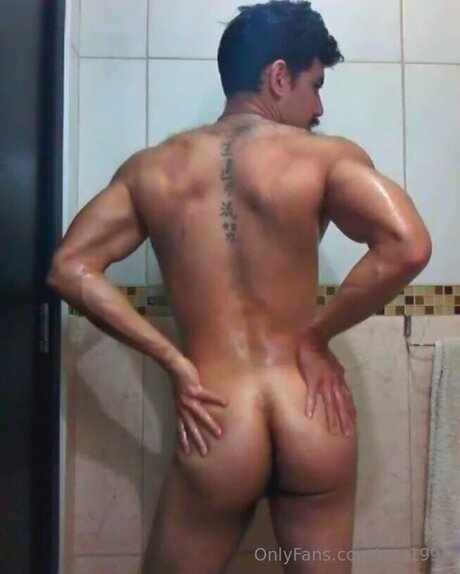 Naakte gelekte OnlyFans-foto van Osu1997