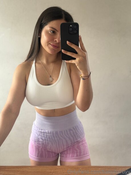 Naakte gelekte OnlyFans-foto van Babybarbyy