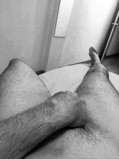 Naakte gelekte OnlyFans-foto van Hotspanishguy