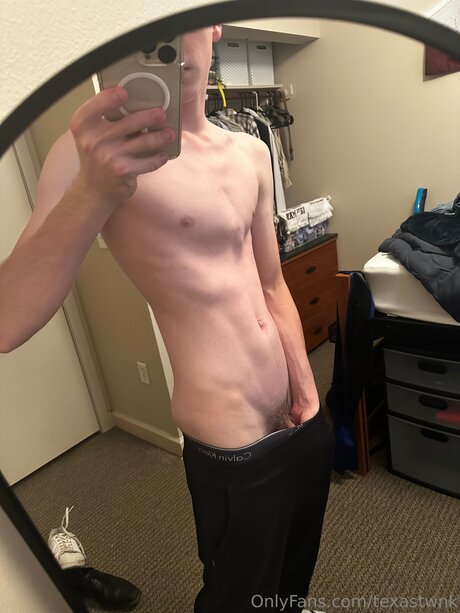 Naakte gelekte OnlyFans-foto van Texastwnk