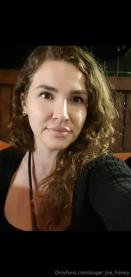 Naakte gelekte OnlyFans-foto van Sugar Pie Honey