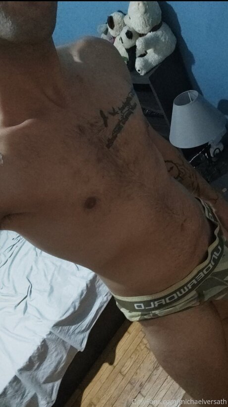 Naakte gelekte OnlyFans-foto van Michaelversath
