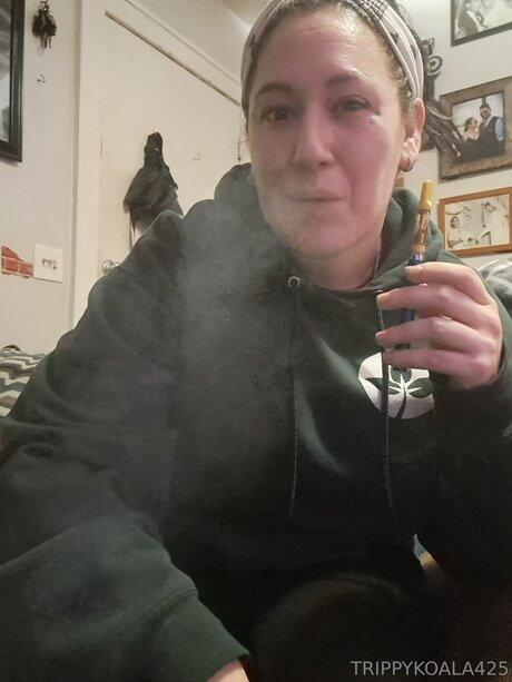 Naakte gelekte OnlyFans-foto van Trippykoala425