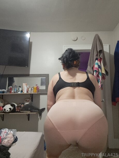 Naakte gelekte OnlyFans-foto van Trippykoala425