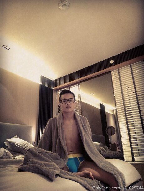 Naakte gelekte OnlyFans-foto van U21025744