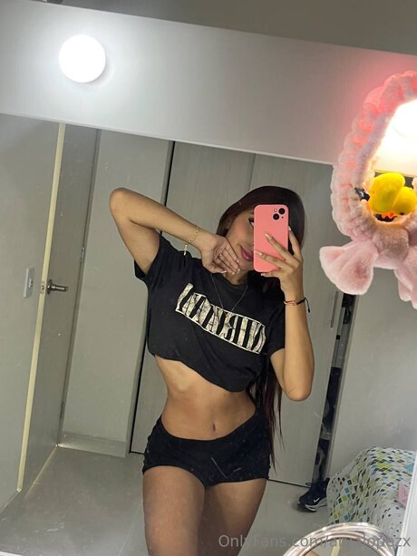 Naakte gelekte OnlyFans-foto van Aryalopezx