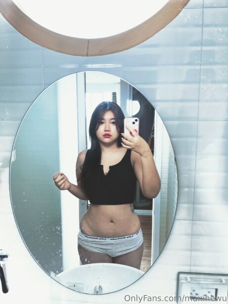 Naakte gelekte OnlyFans-foto van Meiwu