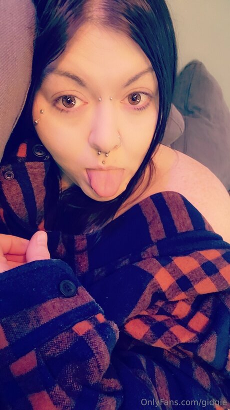 Naakte gelekte OnlyFans-foto van Gidgie
