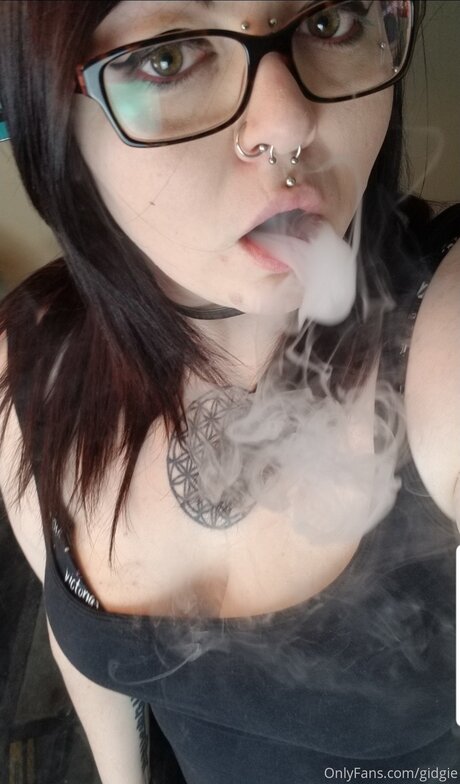 Naakte gelekte OnlyFans-foto van Gidgie