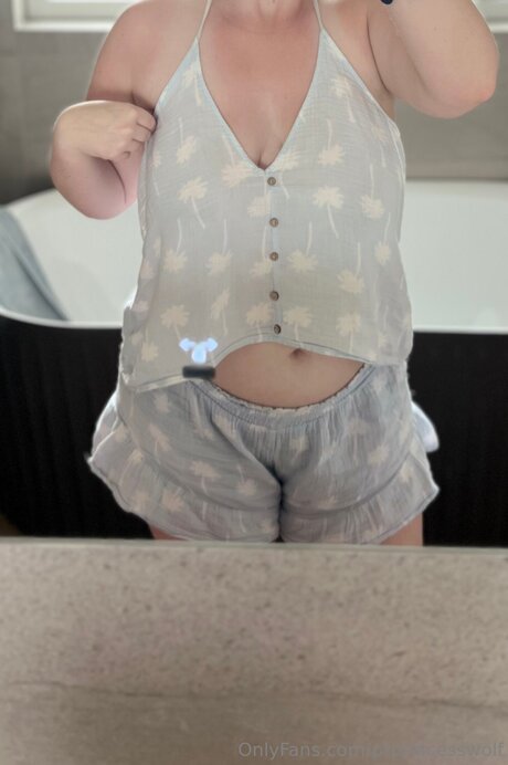 Naakte gelekte OnlyFans-foto van Prprincesswolf