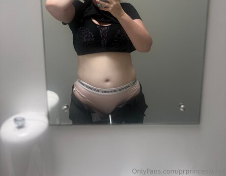 Naakte gelekte OnlyFans-foto van Prprincesswolf