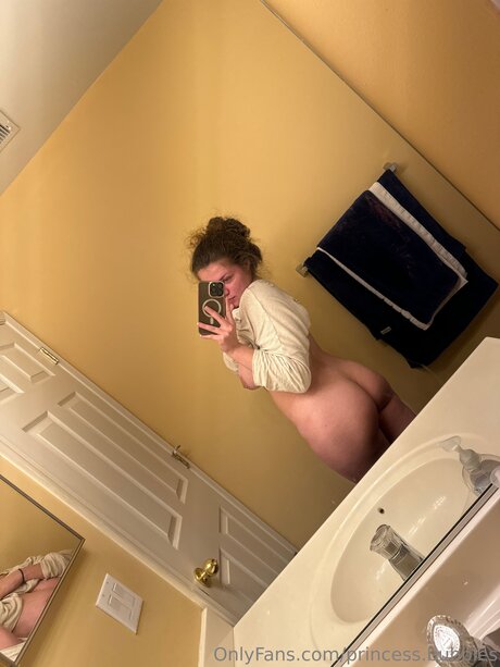 Naakte gelekte OnlyFans-foto van Princess Bubbles