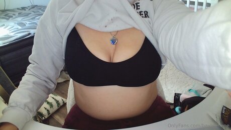 Naakte gelekte OnlyFans-foto van Bayleehope