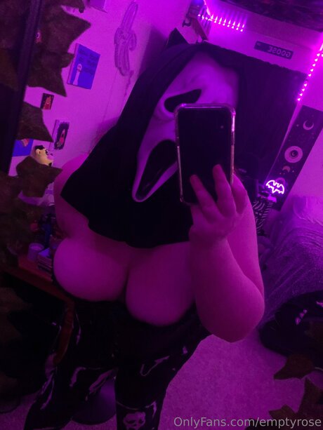 Naakte gelekte OnlyFans-foto van Emptyrose