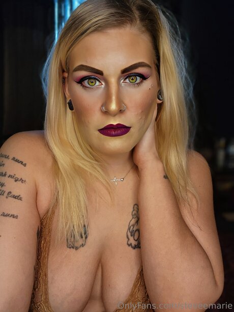 Naakte gelekte OnlyFans-foto van Steveemarie