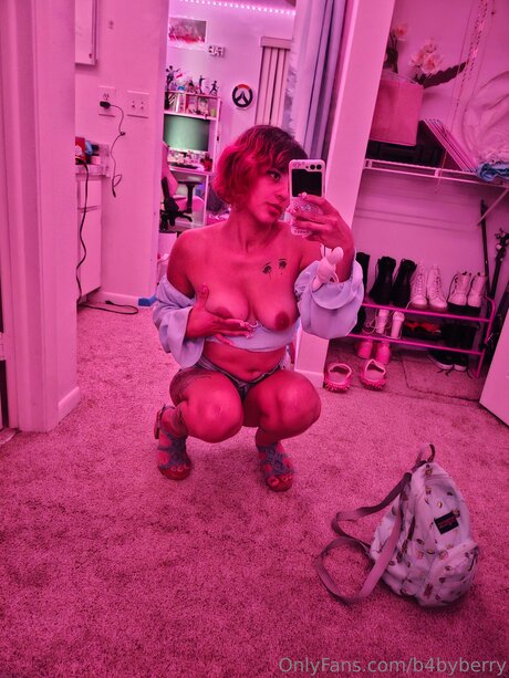 Naakte gelekte OnlyFans-foto van B4byberry