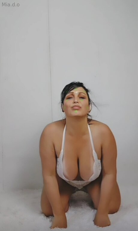 Naakte gelekte OnlyFans-foto van Mia D O