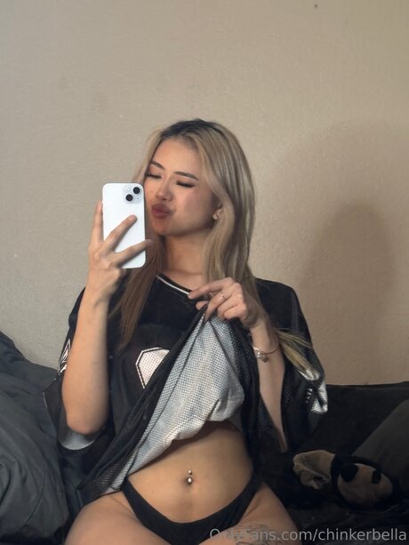 Naakte gelekte OnlyFans-foto van Chinkerbella