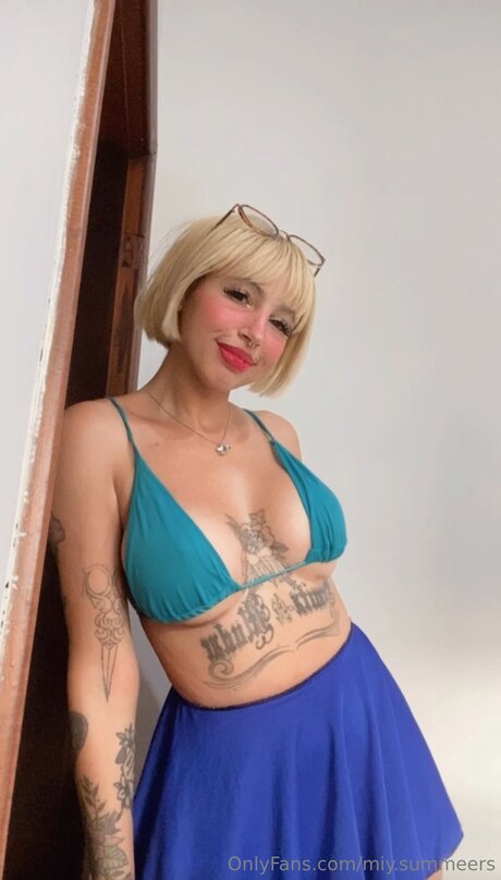 Naakte gelekte OnlyFans-foto van Miy Summeers