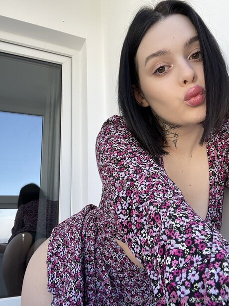 Naakte gelekte OnlyFans-foto van Rosebraun
