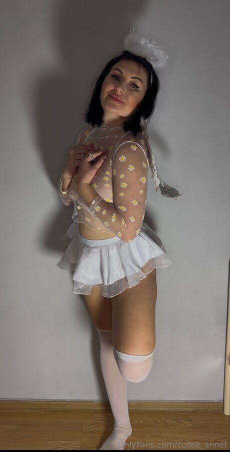 Naakte gelekte OnlyFans-foto van Cutee Annet