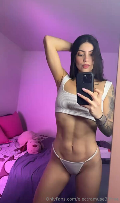 Naakte gelekte OnlyFans-foto van Electramuse33free