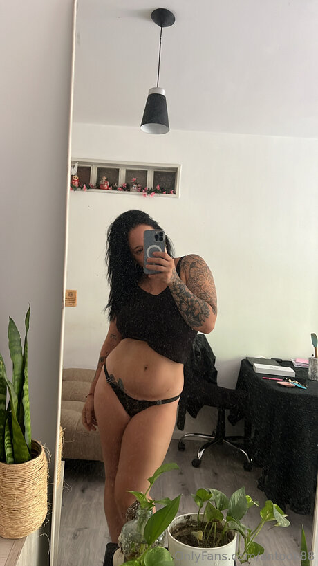 Naakte gelekte OnlyFans-foto van Antook88