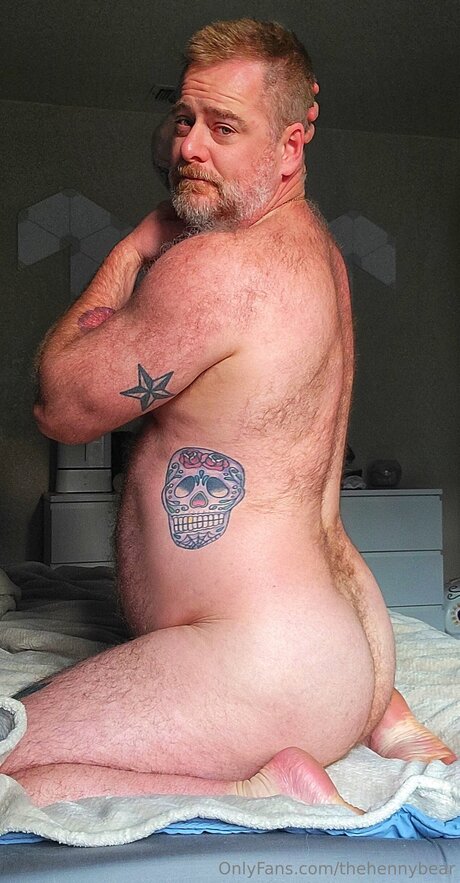 Naakte gelekte OnlyFans-foto van Thehennybear