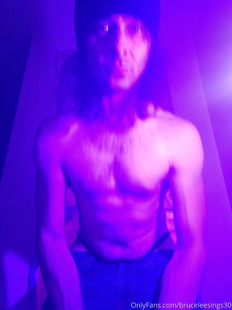 Bruceleesings30