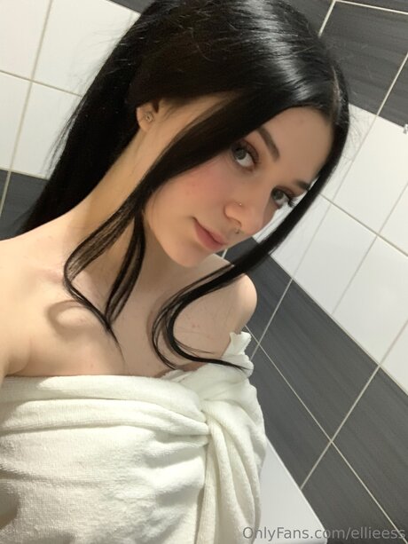 Ellieess