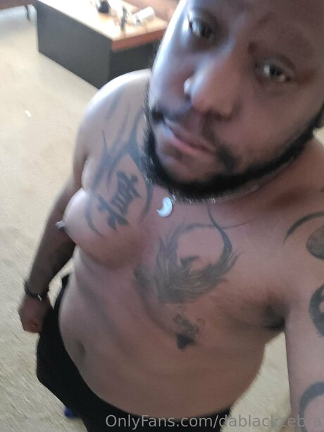 Naakte gelekte OnlyFans-foto van Dablackzebra